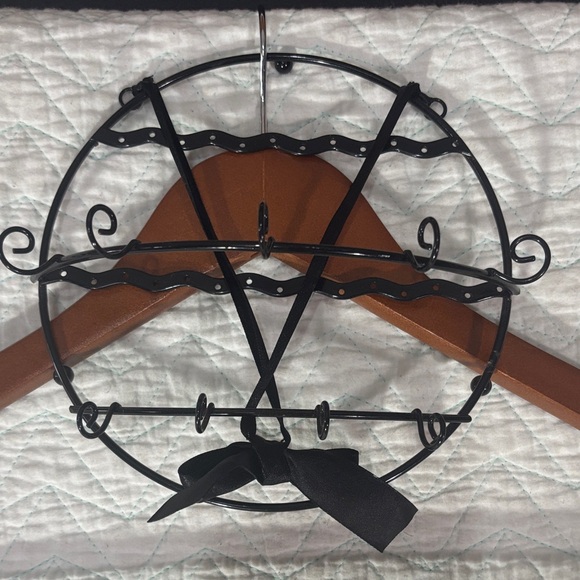 Other - Elegant Black Metal Hanging Jewelry Holder Wall Decor with Bow